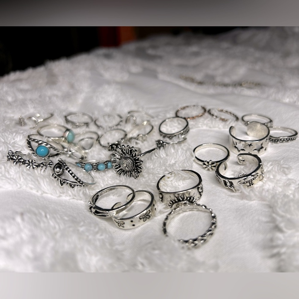 28 pieces of costume rings ranging from 5.5 to size 9